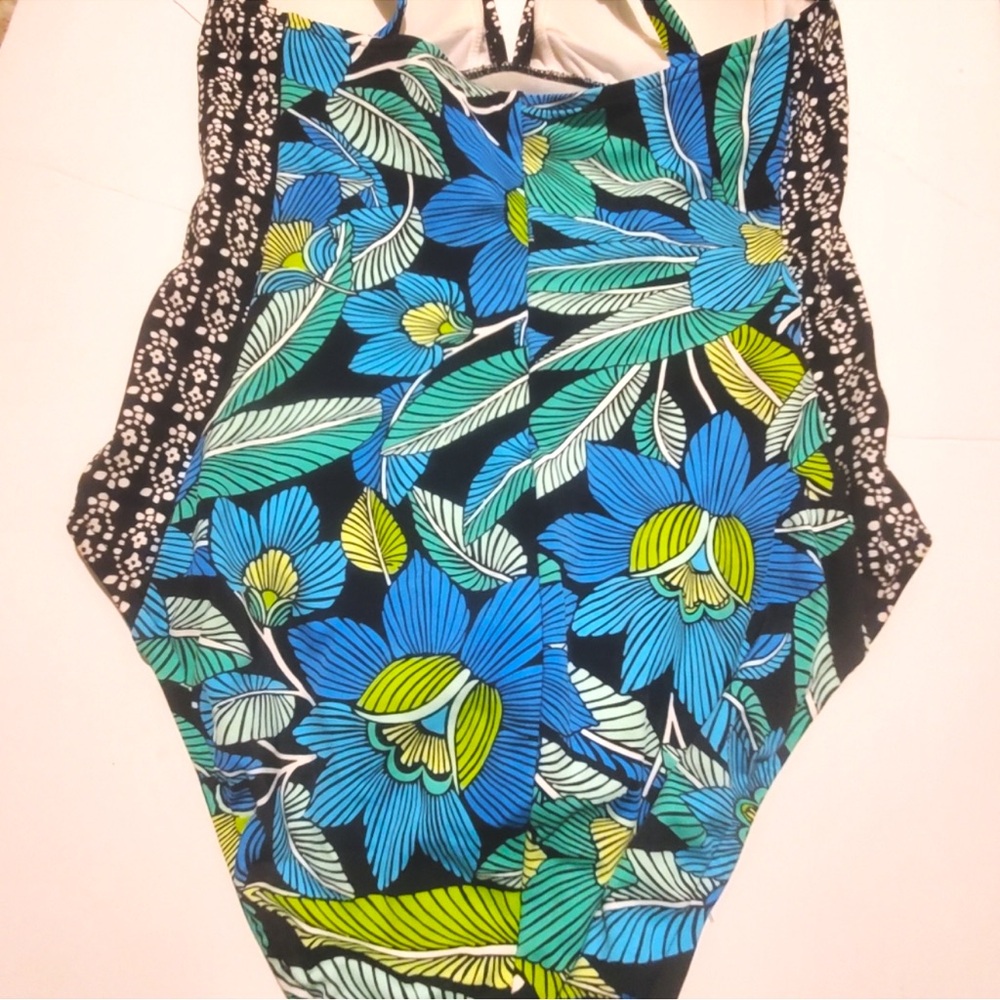 MiracleSuit Tropical One Piece Swimsuit - Picture 3 of 7